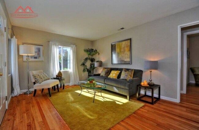 Foto del edificio - 493 Southwood Ave