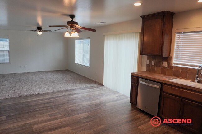 Foto del edificio - Corner Home Located in the Southwest!