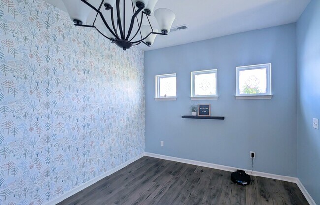 Foto del edificio - Welcome to your dream home, nestled in the...