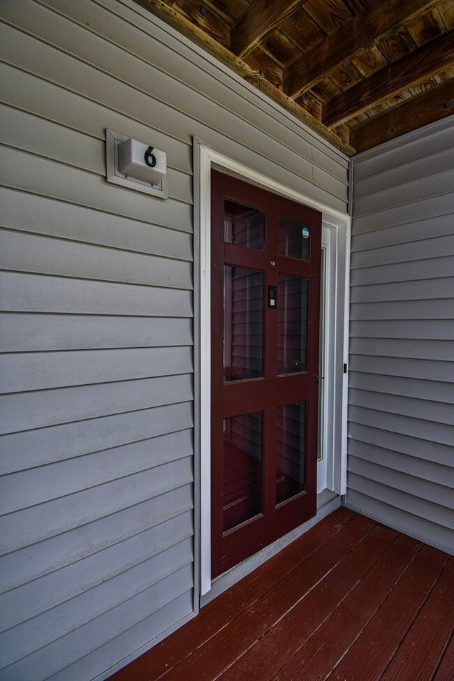 Building Photo - Coming Soon! 2 Bedroom 2 Bathroom Apartmen...