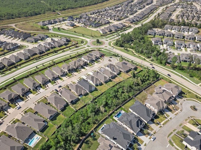 Foto del edificio - 1942 Waters Branch Dr