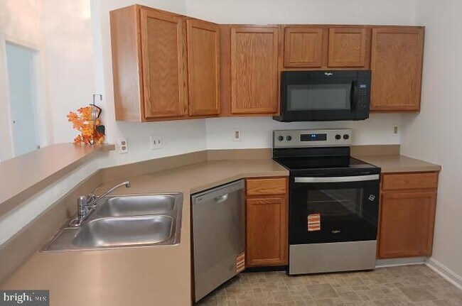 Foto del edificio - 7201 Bogley Rd