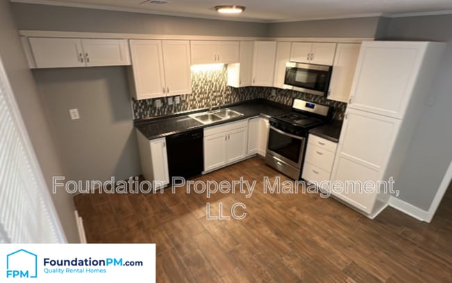 Building Photo - 5810 Chickasaw Dr