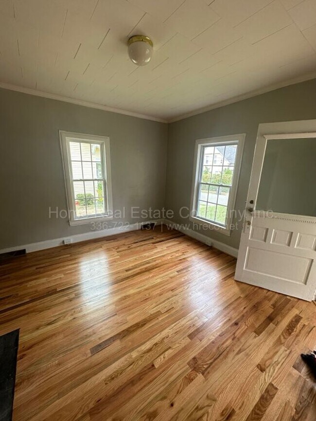 Foto del edificio - 436 Granville Dr SW