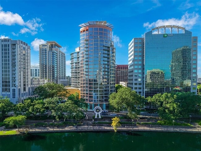 Foto del edificio - 322 E Central Blvd