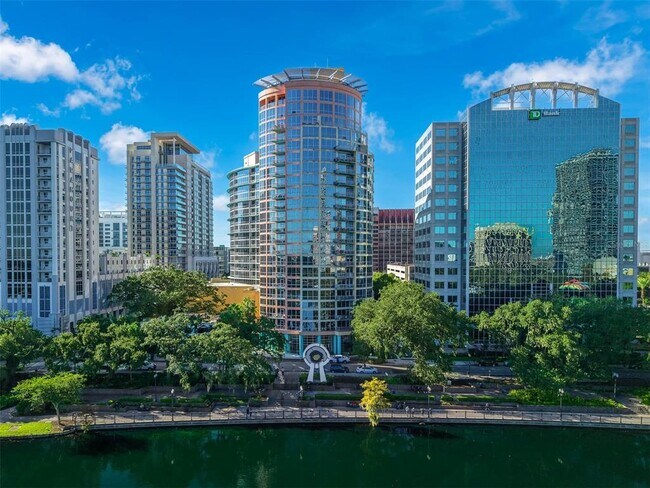 Foto del edificio - 322 E Central Blvd