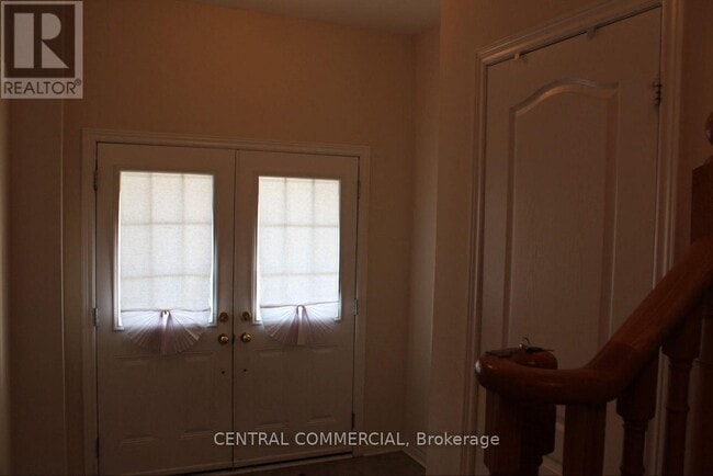 Building Photo - 11 Shallot Ct