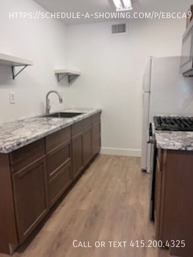 Foto del edificio - 4735 Amber Ln
