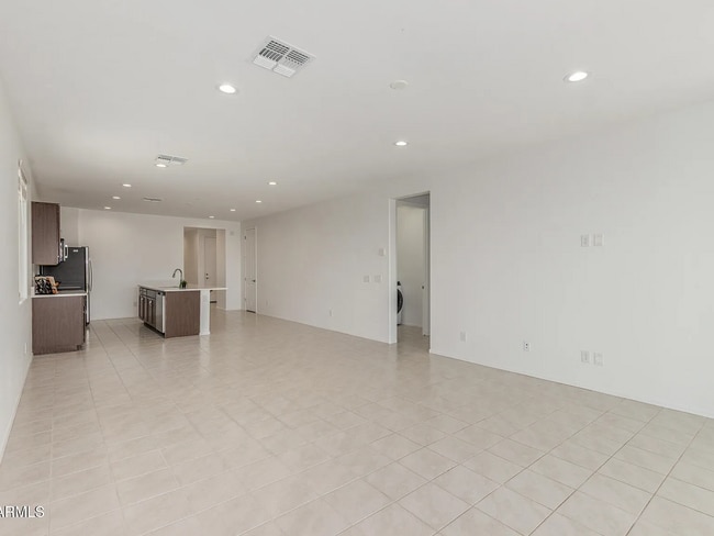 Building Photo - 637 S Lamar Pl