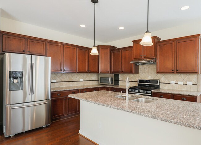 Foto del edificio - 1503 Hemlock Hill Dr