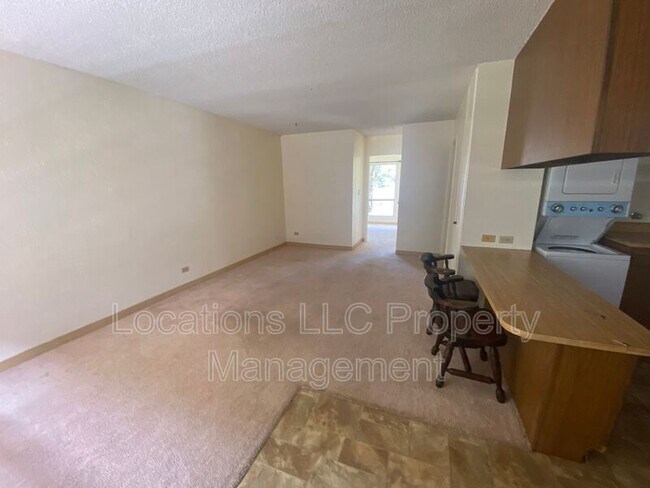 Building Photo - 47-420-420 Hui Iwa St