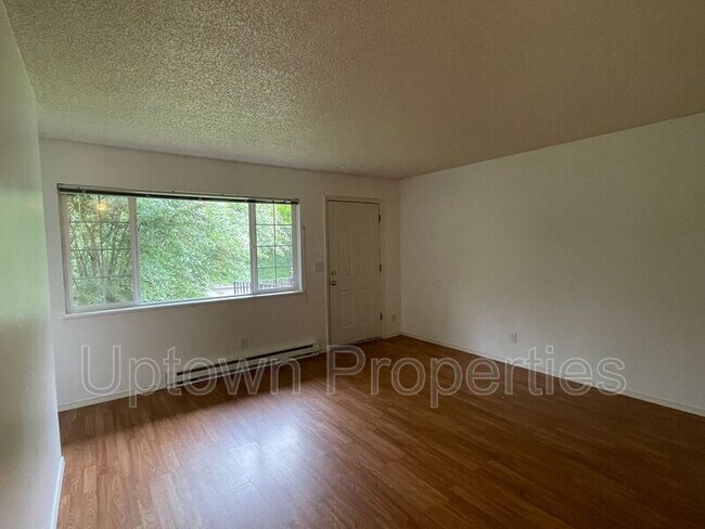 Foto del edificio - 1420 SW Bertha Blvd