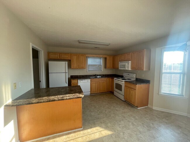 Building Photo - 3 Bedroom 2 Bathroom House