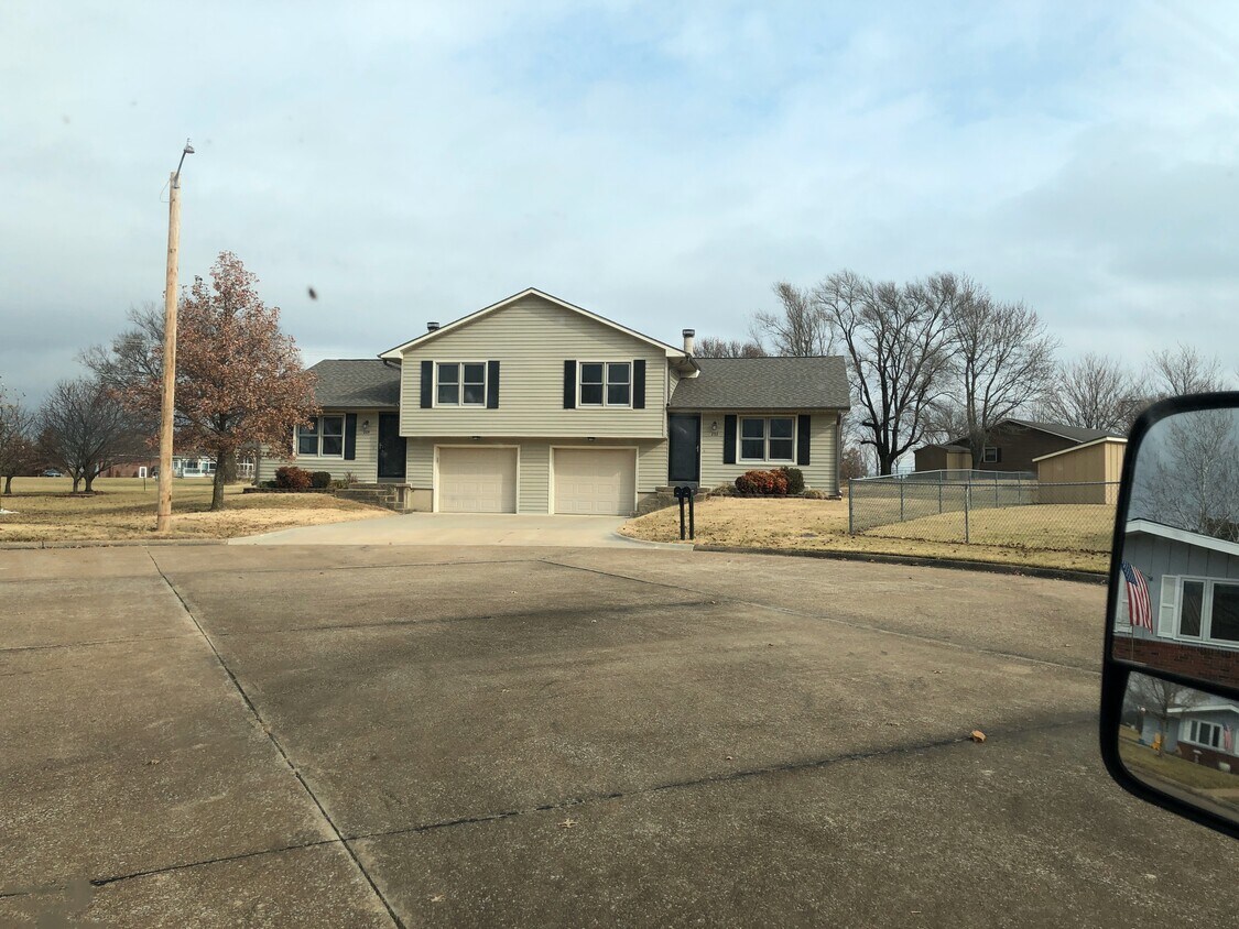 Foto principal - 202 S Westview Ter