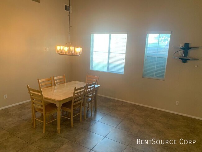 Building Photo - 5 Bedroom Home For Rent in West Lancaster