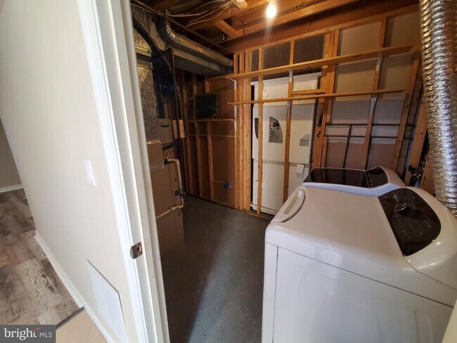 Building Photo - 8105 Pats Pl