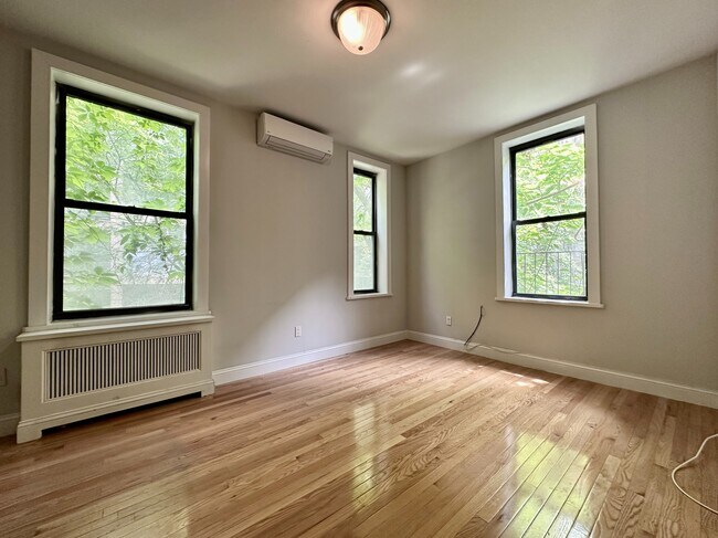 Foto del edificio - 29 W 12th St