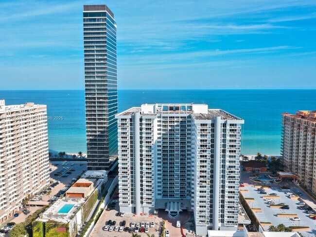 Building Photo - 2030 S Ocean Dr