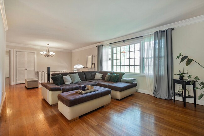 Building Photo - 8110 Birnam Wood Dr