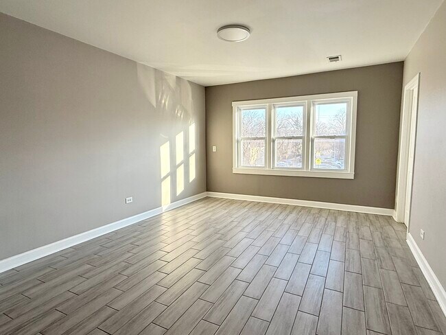 Foto del edificio - 2608 W Fullerton Ave