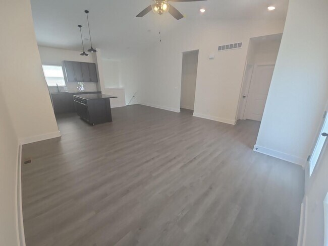 Building Photo - 5115/17 S Chase Ave