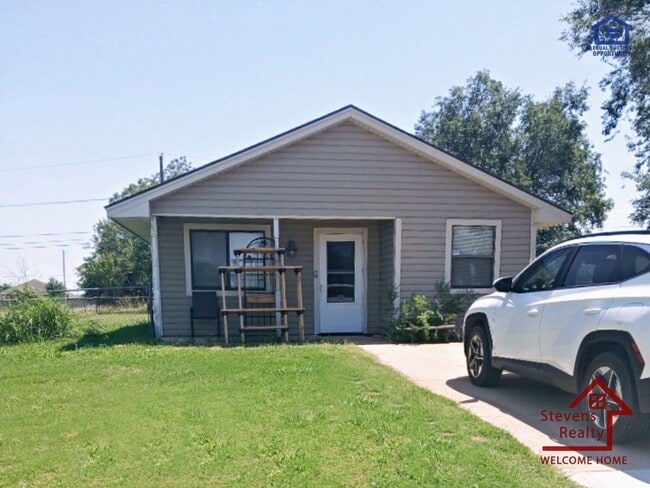 Building Photo - 1302 SW Texas Ave