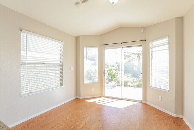 Foto del edificio - 8341 Pendragon Cir