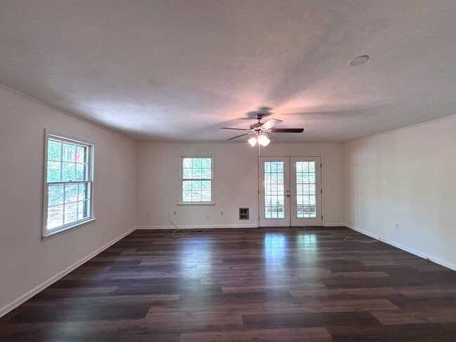 Building Photo - Private Wooded Retreat in Gainesville | 3 Bed | 2 Bath | Unfinished Basement