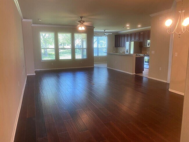 Foto del edificio - 721 Independence Creek Ln