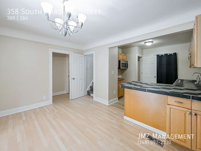 Building Photo - 358 S Marshall St