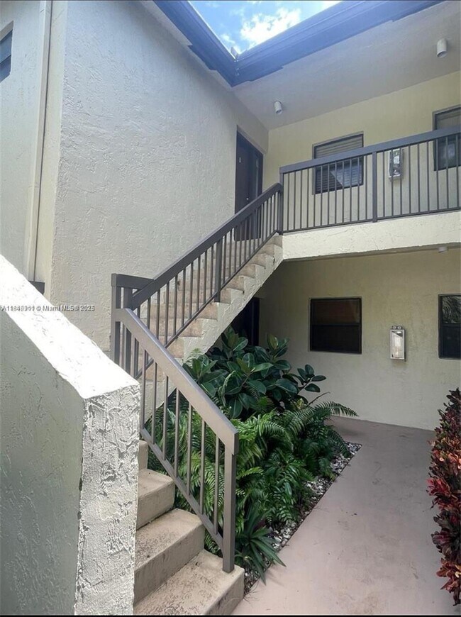 Foto del edificio - 4541 Carambola Cir S