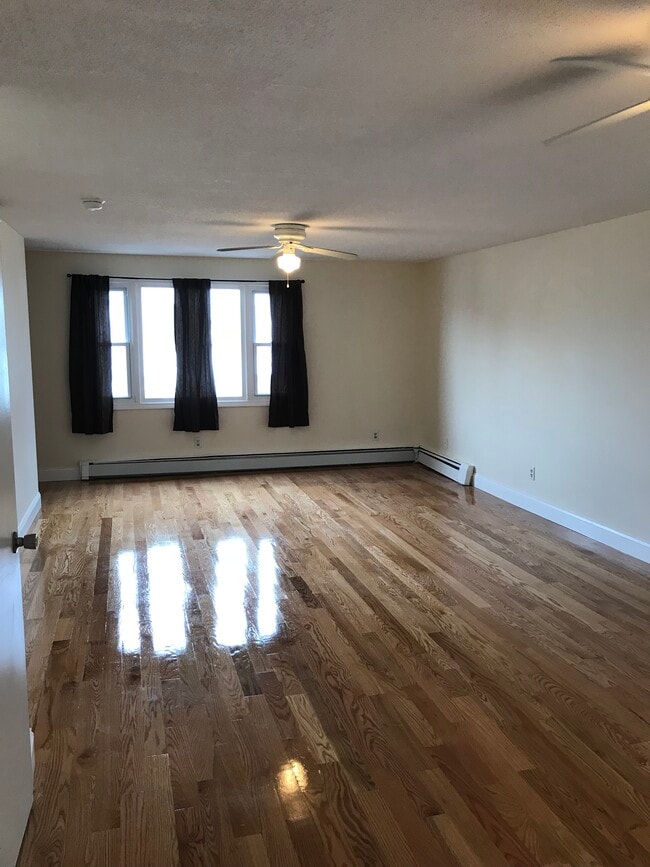 Photo - 725 Bridge St Apartment