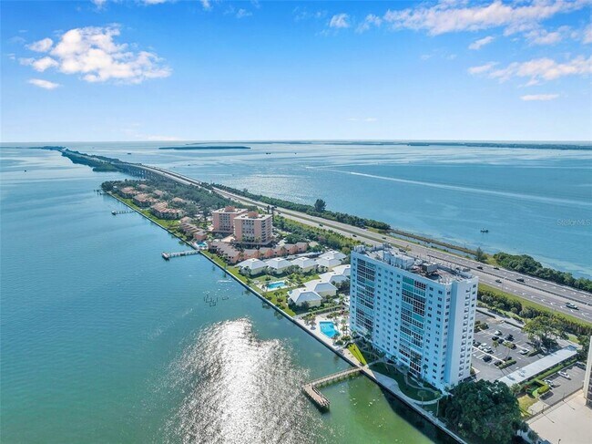 Foto del edificio - 7200 Sunshine Skyway Ln S