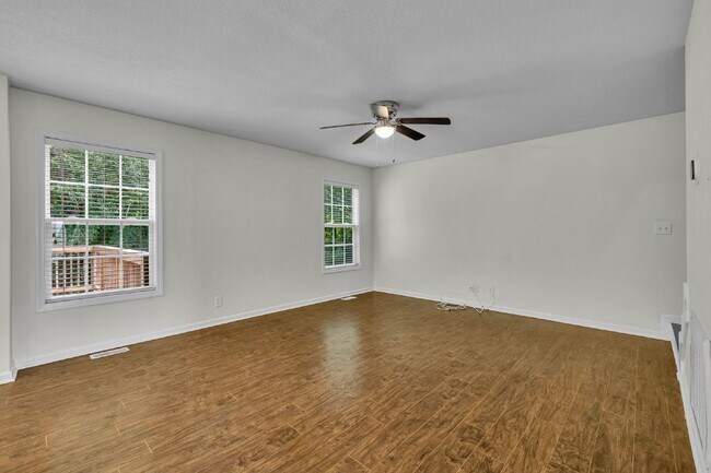 Foto del edificio - 2701 Hidden Ridge Ct