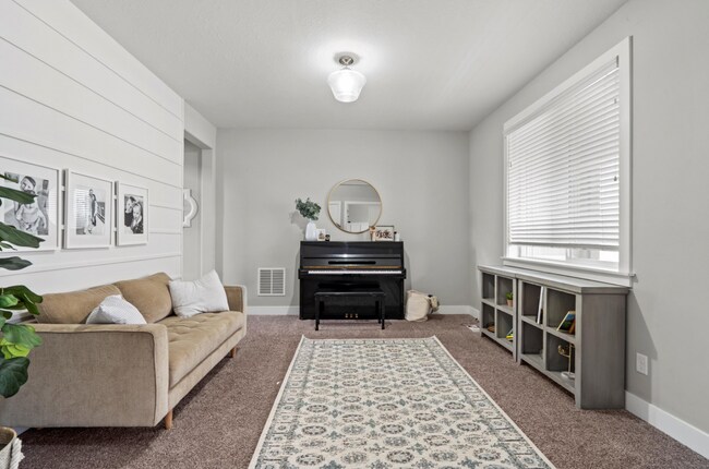 Building Photo - Beautiful home for rent!