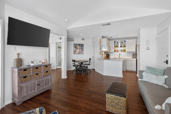 Foto del edificio - 14721 Whitecap Blvd