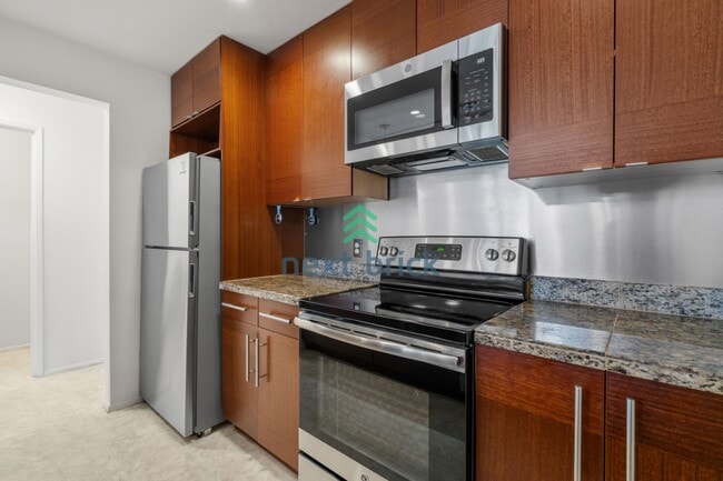 Foto del edificio - 2 BED & 1.75 BATH FOR RENT