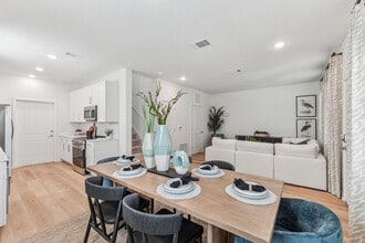 Building Photo - Hamlet at Avalon Park