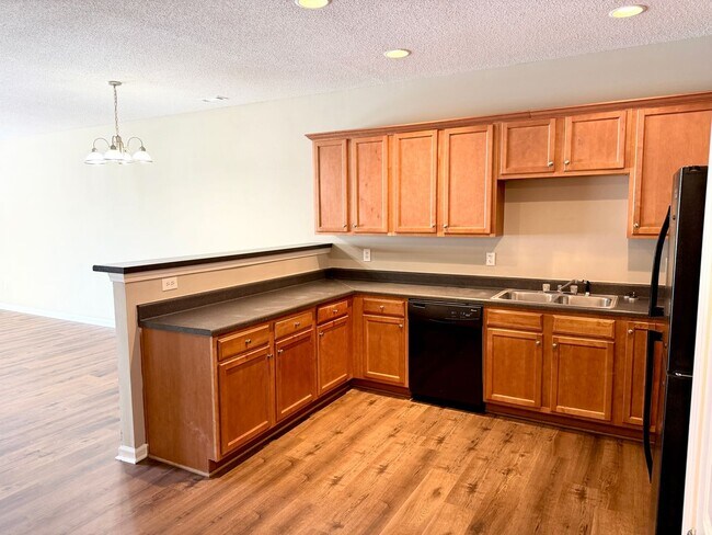 Building Photo - Welcome to this stunning 3-bedroom, 2.5-bathroom home located in the vibrant Union City, GA.