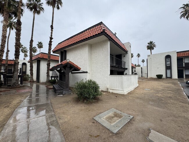 Building Photo - "Modern 3 Bed, 2 Bath Condo in the Heart o...