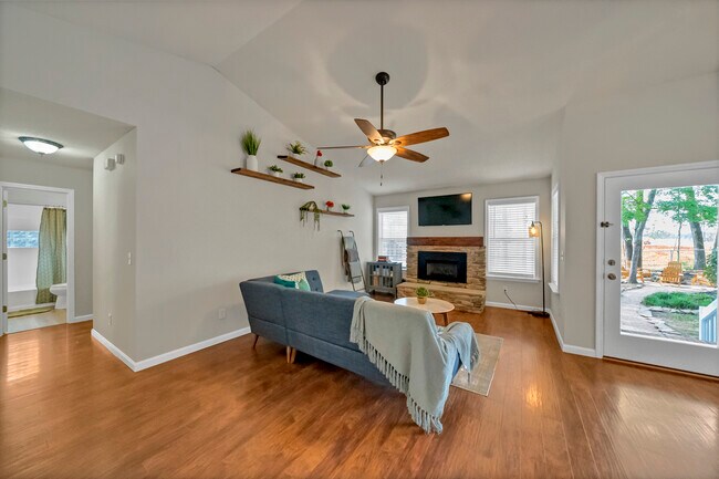 Foto del edificio - 345 Firebridge Dr