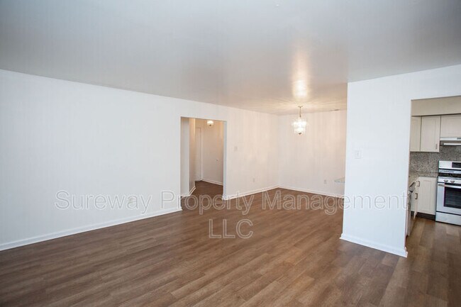 Building Photo - 427 Paddock Ct
