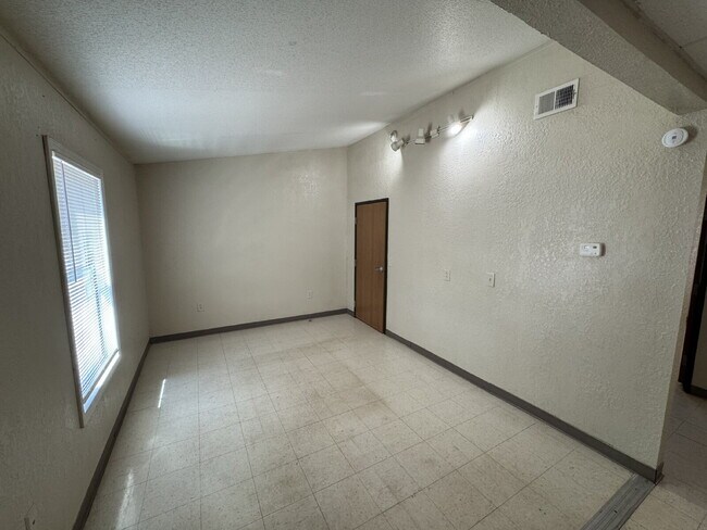 Foto del edificio - Charming 2-Bed Oasis in Lubbock - Cozy 750 Sq Ft Retreat!
