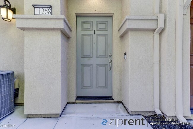 Foto del edificio - 4 br, 3 bath Townhome - 1258 Detroit Ave, ...