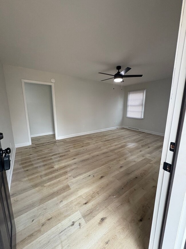 Building Photo - Renovated 3bed/1bath in Greensboro!