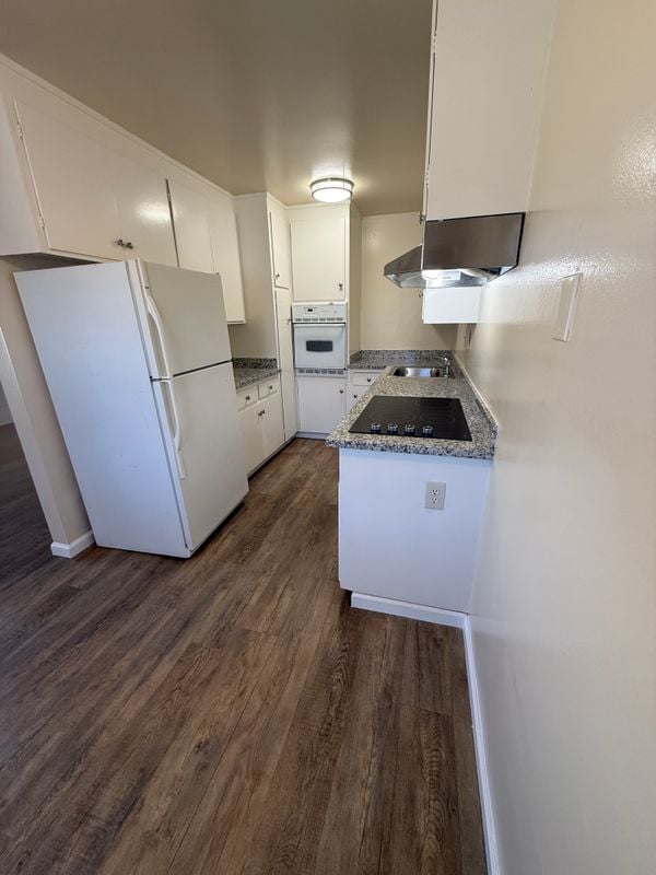 Building Photo - 1099 Roewill Dr