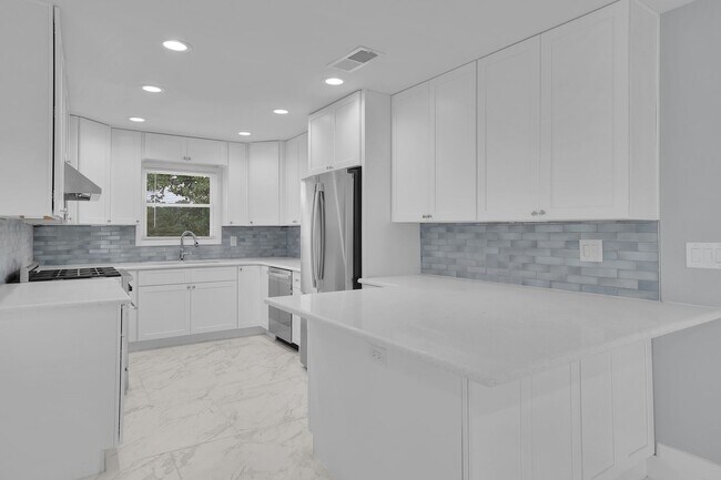 Foto del edificio - Renovated Duplex in SW Atlanta