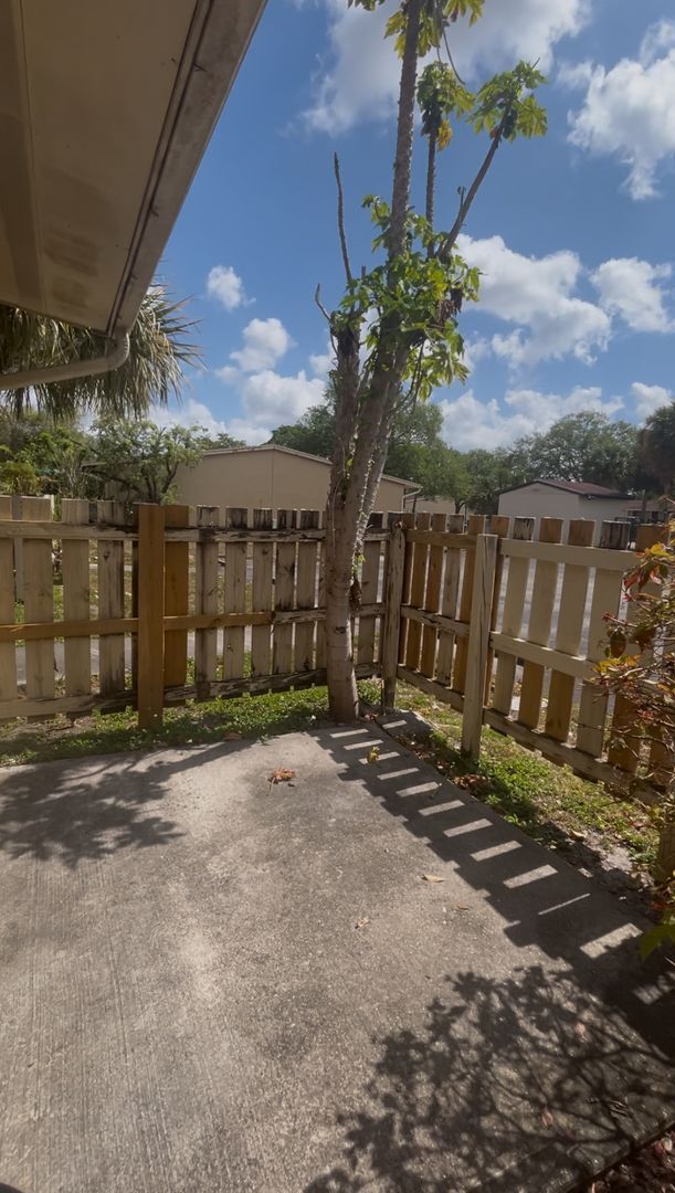 Foto del edificio - Why Settle? Get Prime Location + 1 Month F...