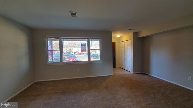 Building Photo - 231 Daffodil Ct