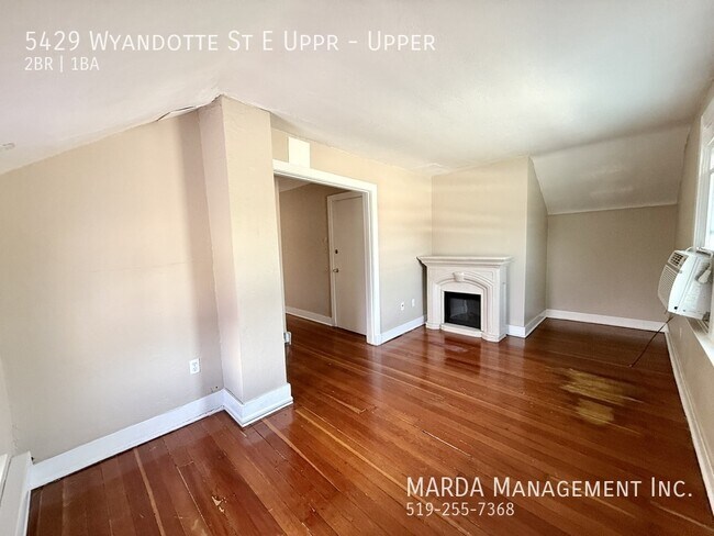 Photo du bâtiment - CHARMING 2 BED/1BATH UPPER UNIT + HYDRO & GAS
